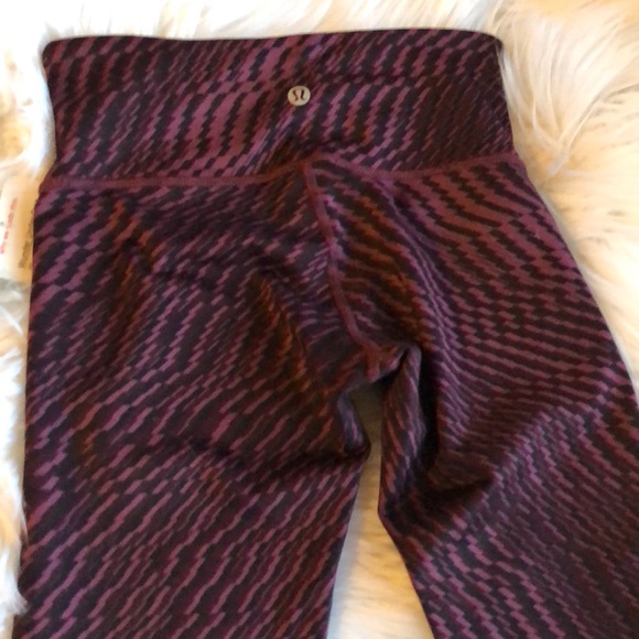 JUST IN✔️🍋NWT LULULEMON CROP - Picture 3 of 5